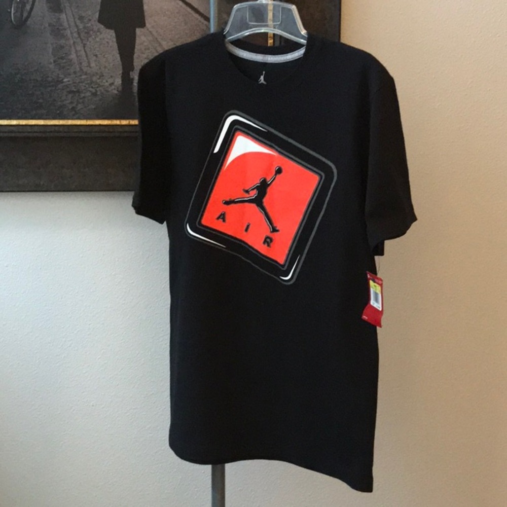 NWT MENS JUMPMAN TEE SIZE S    RETAIL $30